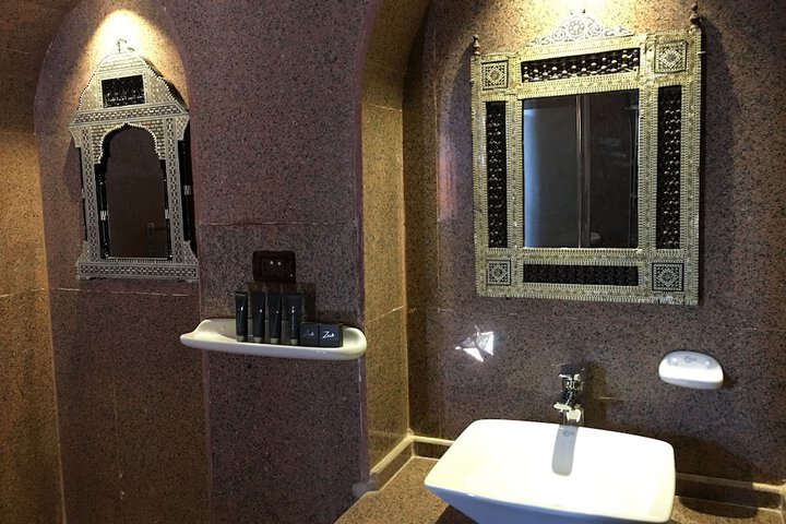 Room 121 of 193