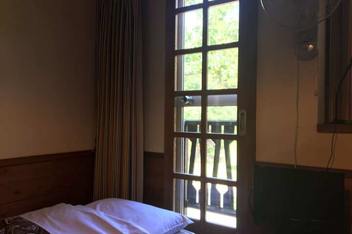 Room 11 of 31