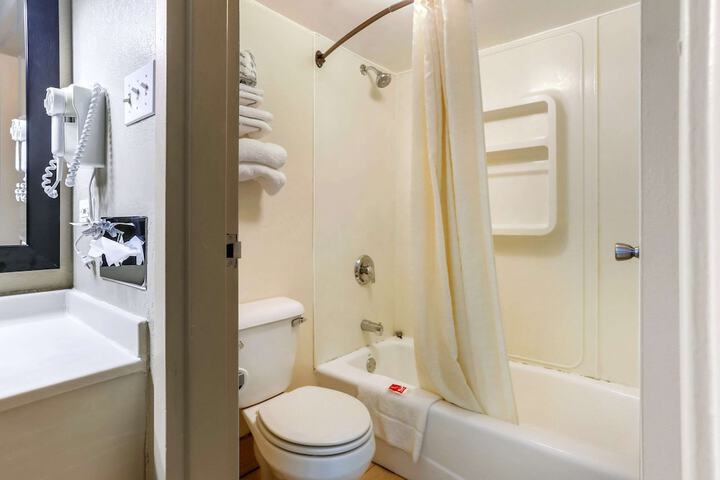 Standard Room, King or Two Doubles (3 of 8)