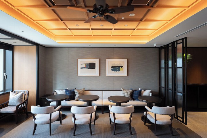 Lounge 100 of 113