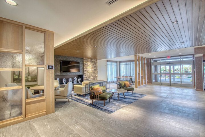 Lobby lounge