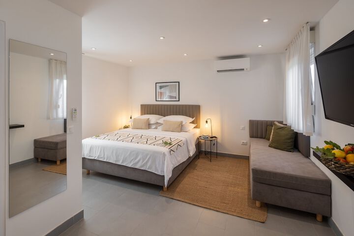 Room 4 of 57
