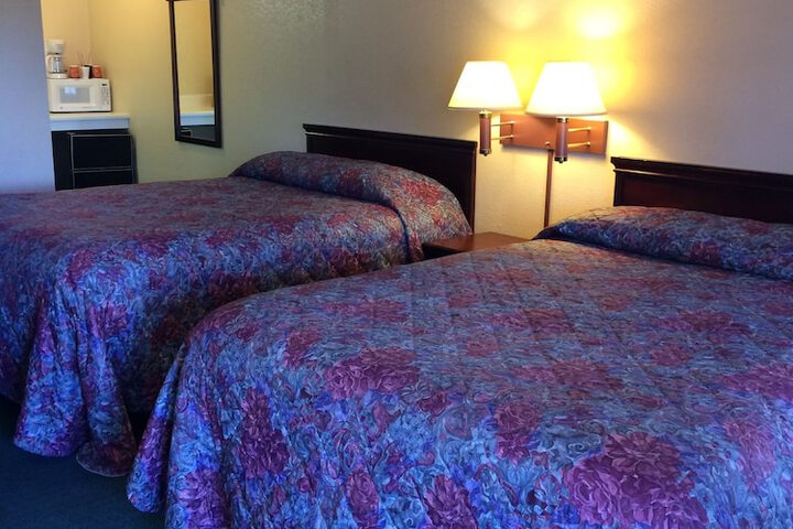 2 Queen Beds (6 of 6)