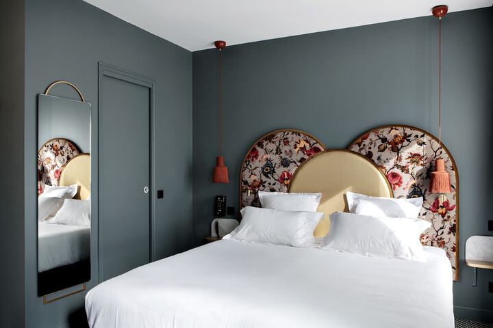 Room 33 of 51