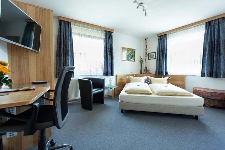 Room 9 of 42