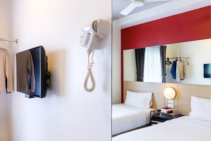 Room 13 of 27
