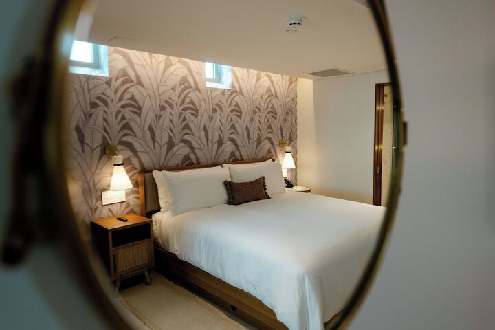 Room 16 of 62