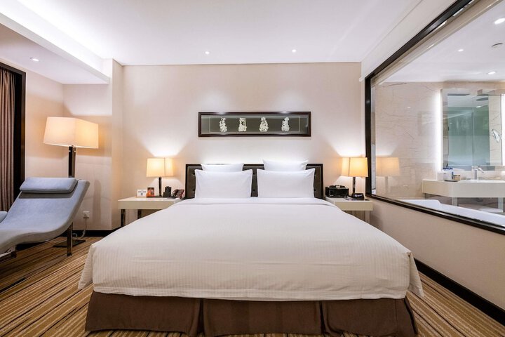 Room 25 of 92