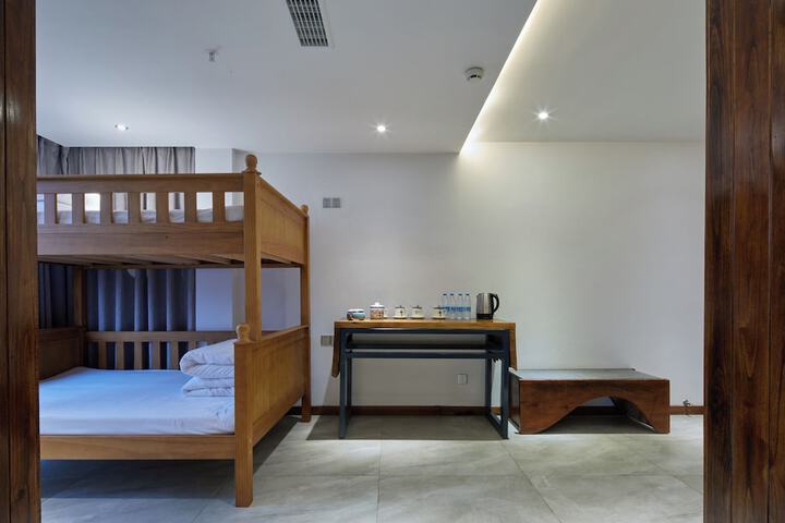 Room 46 of 121