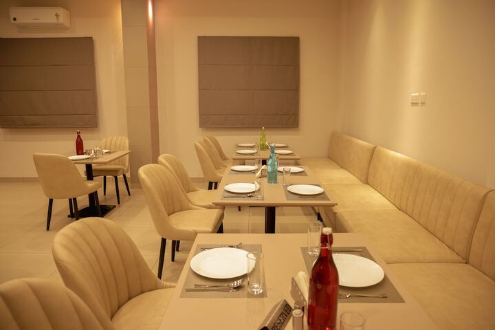 Dining 26 of 45