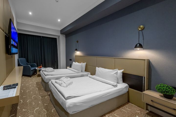 Room 27 of 173