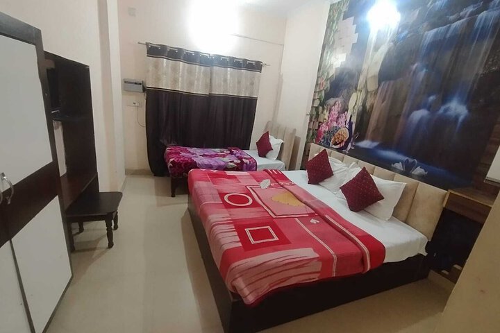 Room 12 of 18