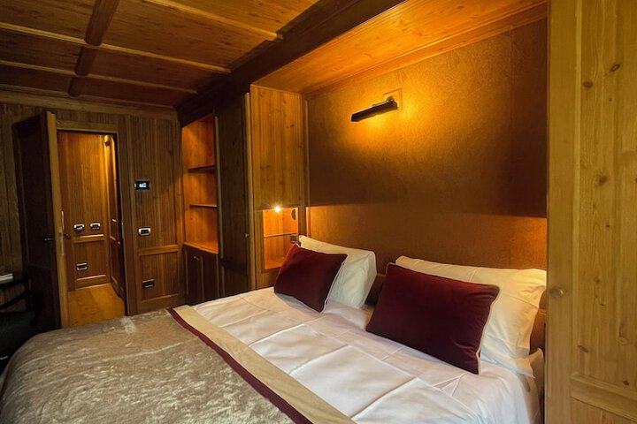 Room 28 of 98