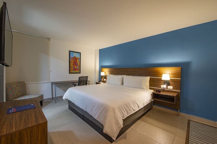 Room 2 of 60