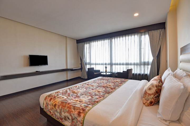 Room 3 of 37