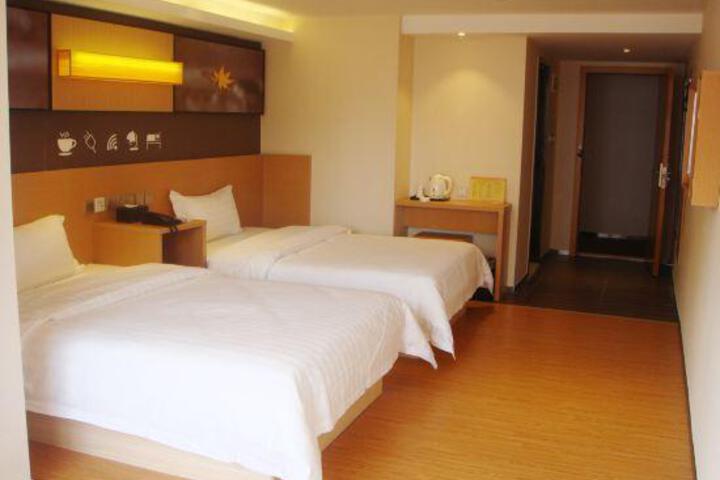 Exterior of 7 DAYS INN LONGCHUAN NEW CITY