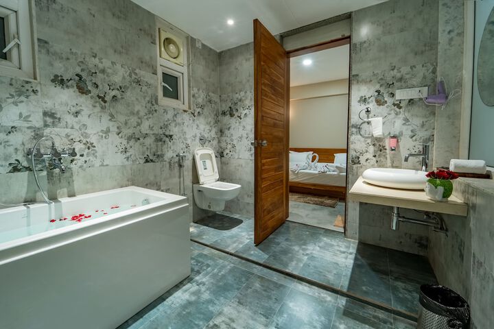 Room 21 of 38