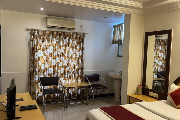 Room 7 of 14