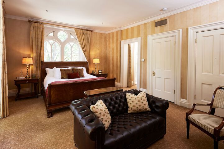Room 2 of 37