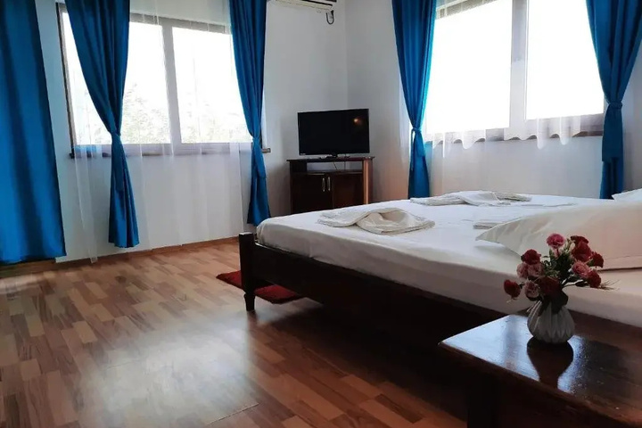 Room 3 of 11