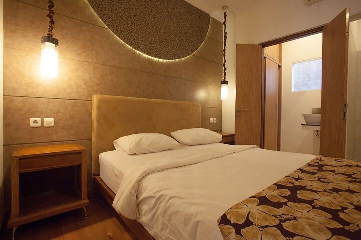 Room 4 of 130