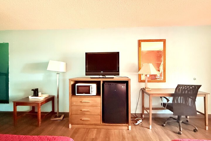 Room 8 of 11