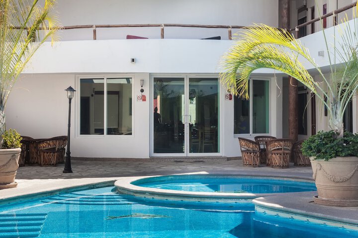 Hotel Pool