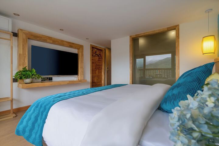 Room 42 of 77