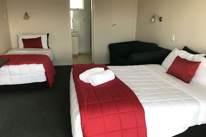 Room 46 of 100