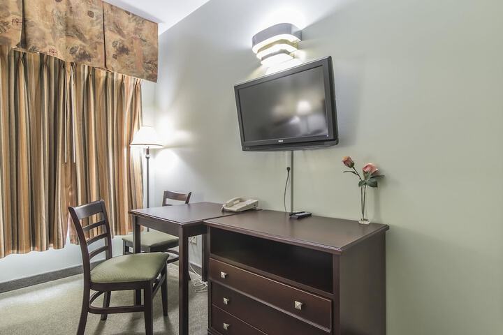 Room 4 of 36