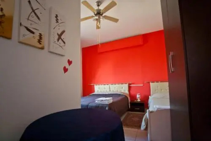 Room 2 of 10