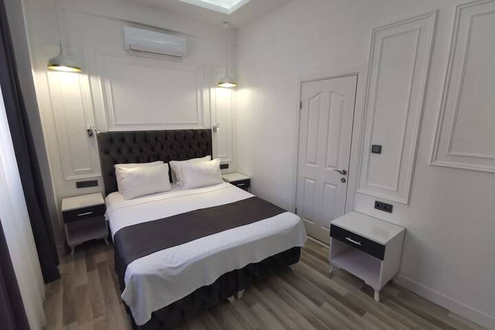 Room 12 of 85