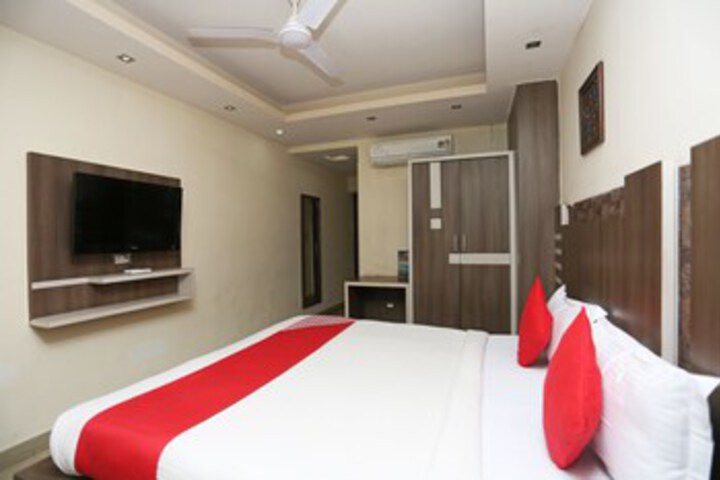 Room 26 of 33