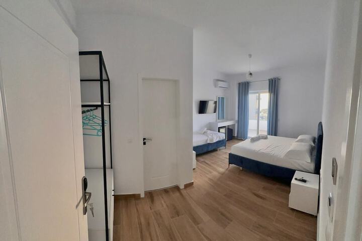 Room 32 of 59