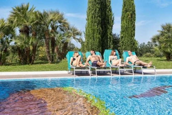 Pool 71 of 157