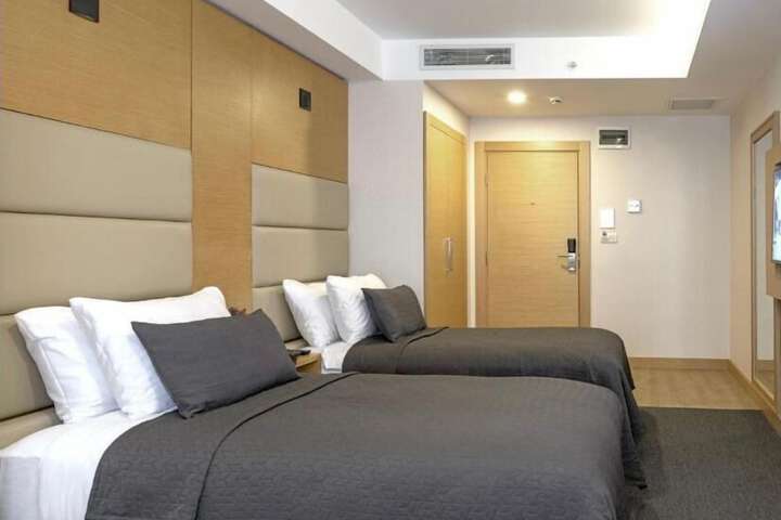 Room 3 of 6