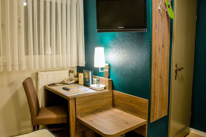 Room 36 of 92