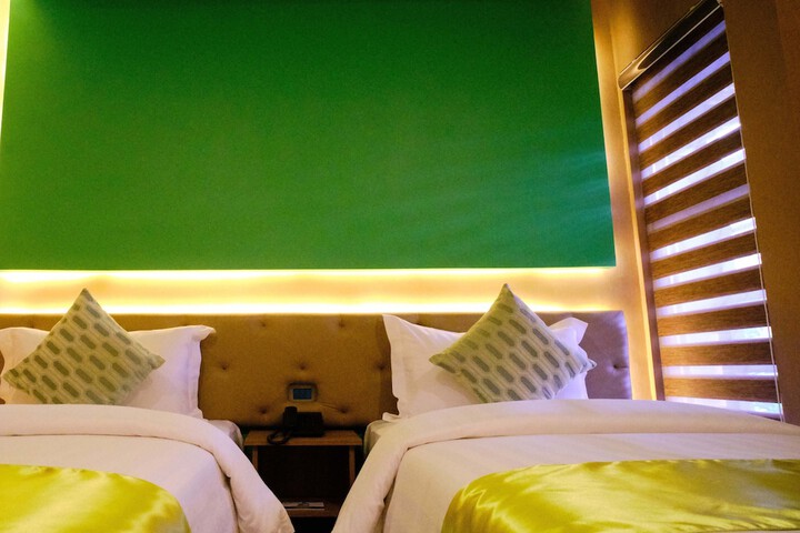 Room 9 of 31