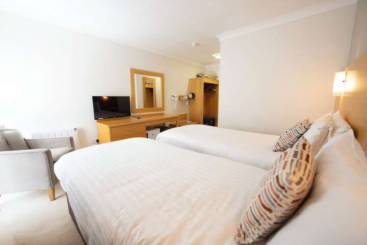 Room 4 of 16