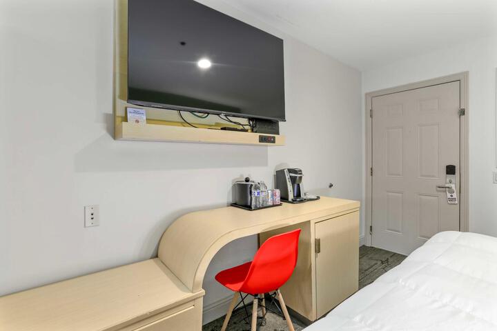 Room 15 of 28