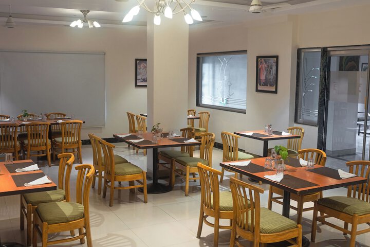 Dining 58 of 94