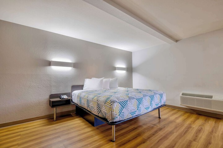 Room 13 of 24