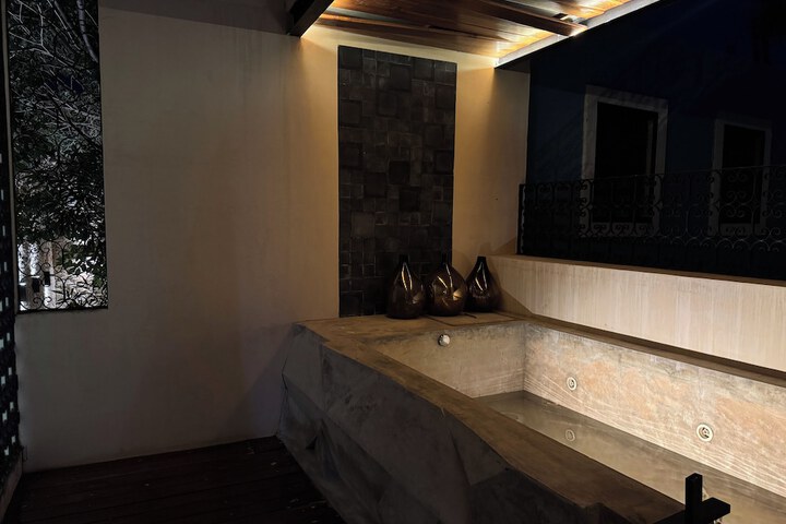 Pool 107 of 160
