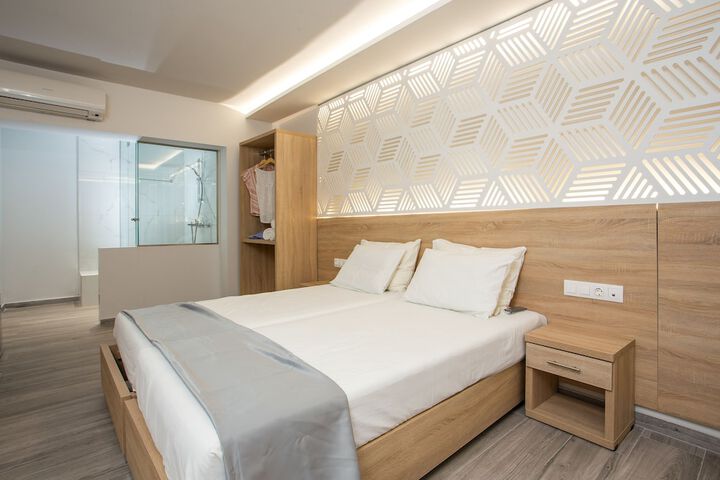 Room 11 of 80