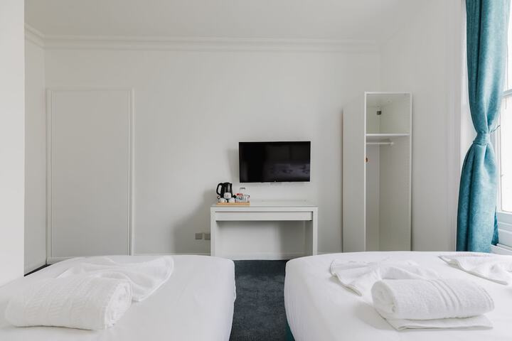 Hotel Interior 100 of 122