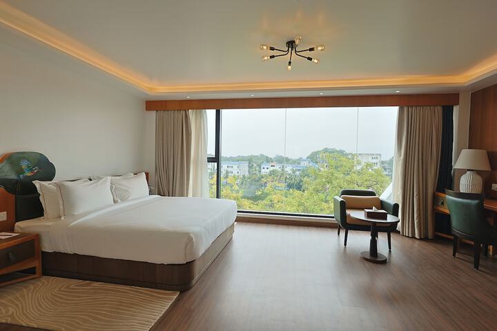Room 4 of 32