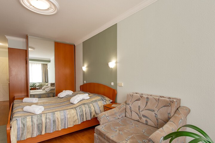 Room 10 of 48