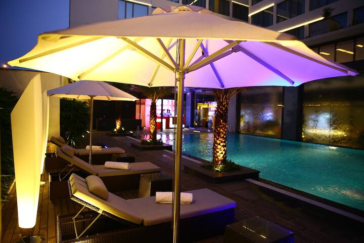 Hotel with Pool