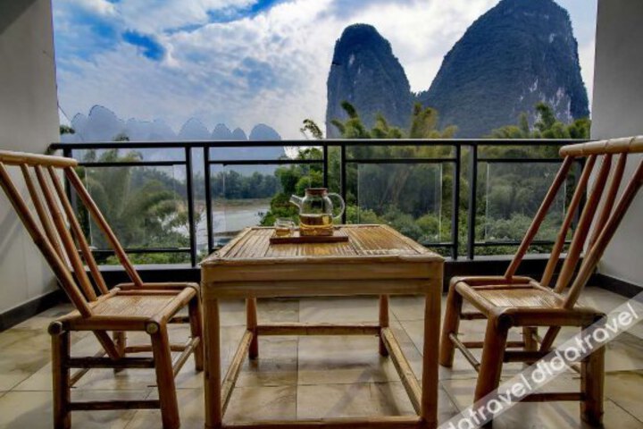 Mid-mountain Cloud & Water Hotel