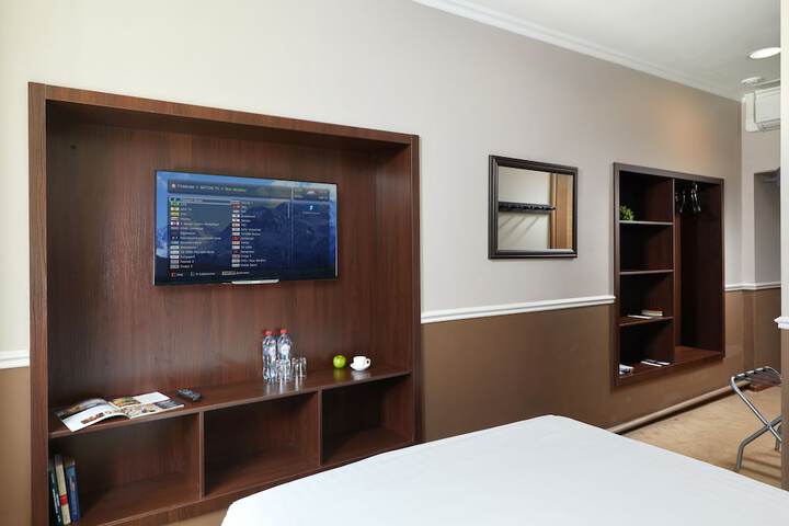 Room 11 of 48